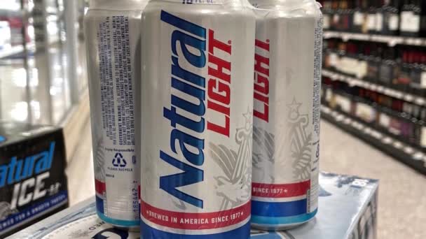 Orlando Usa Enero 2021 Revisando Latas Cerveza Natural Una Tienda — Vídeos de Stock