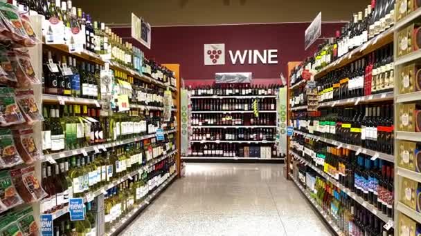 Orlando Usa January 2020 Zooming Wine Aisle Publix Grocery Store — Stock Video