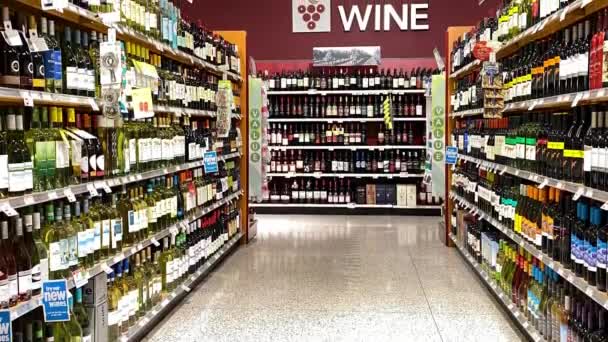 Orlando Usa Január 2020 Panning Wine Aisle Publix Grocery Store — Stock videók