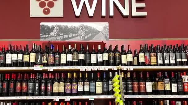 Orlando Usa Januari 2020 Uitzoomen Het Wijngangpad Van Een Supermarkt — Stockvideo