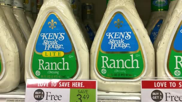 Orlando Usa Februar 2020 Flaschen Mit Kens Ranch Salad Dressing — Stockvideo