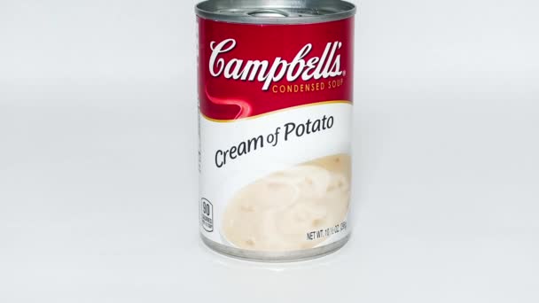 Orlando Usa Února 2020 Panning Can Campbells Cream Potato Soup — Stock video
