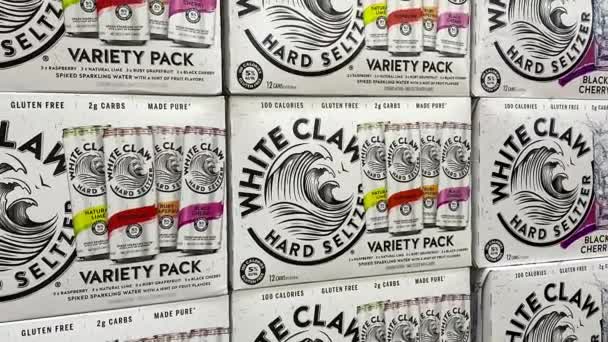 Orlando Usa Lutego 2021 Przybliżanie Przypadków White Claw Hard Seltzer — Wideo stockowe