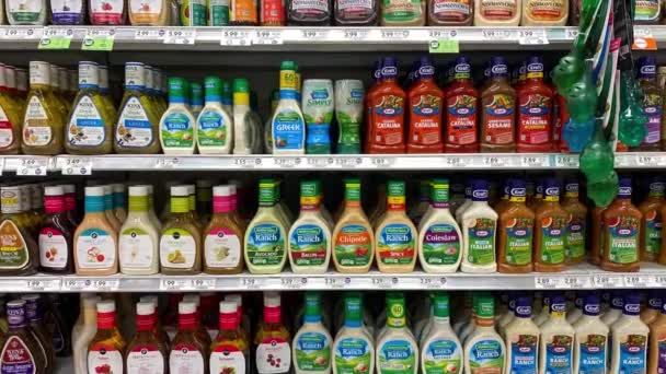 Orlando Usa February 2020 Zooming Salad Dressing Aisle Publix Grocery — Stock Video