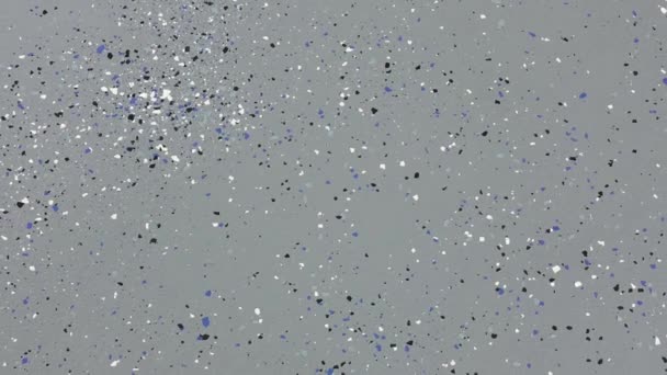 에폭시 완성품이 뿌려진 바닥에서 파란색 검은색 플라스틱 뿌려져 — 비디오