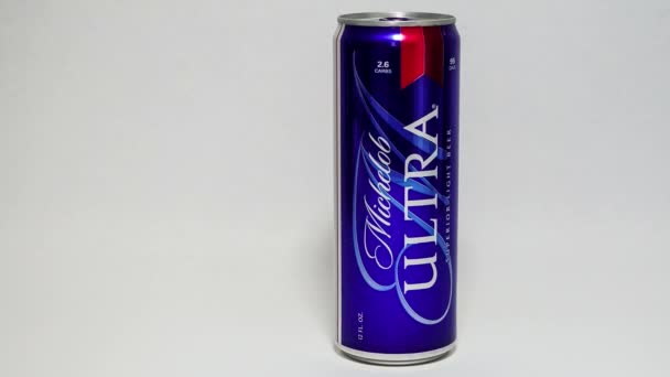 Orlando Usa Febbraio 2020 Panning Sinistra Una Lattina Michelob Ultra — Video Stock