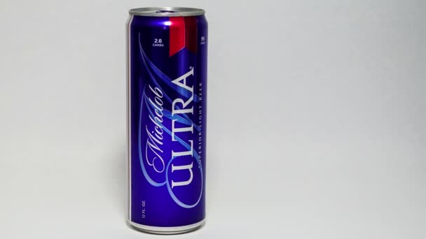 Orlando Usa February 2020 Πάνω Ένα Κουτάκι Michelob Ultra Beer — Αρχείο Βίντεο