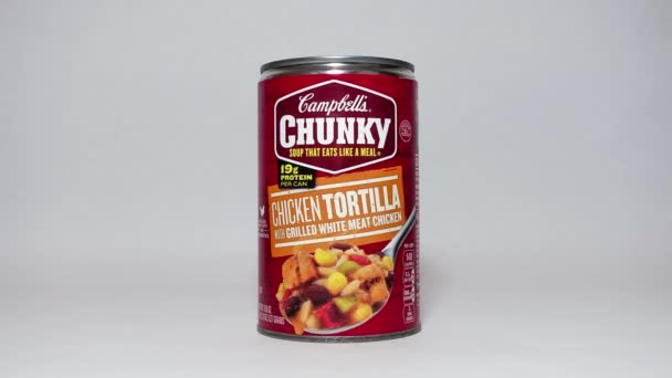 Orlando Usa Lutego 2020 Zbliżenie Puszkę Campbells Chunky Chicken Tortilla — Wideo stockowe