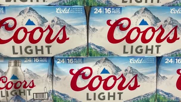 Orlando Usa Φεβρουαρίου 2020 Zooming Cases Coors Light Beer Κατάστημα — Αρχείο Βίντεο