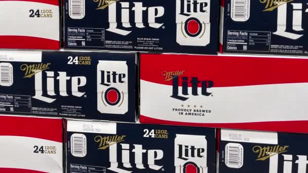 Orlando Usa February 2020 Πάνω Περιπτώσεις Μπύρας Miller Lite Κατάστημα — Αρχείο Βίντεο