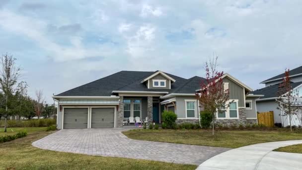 Zooming Exterior Luxury Grey Home Orlando Florida — Stock Video