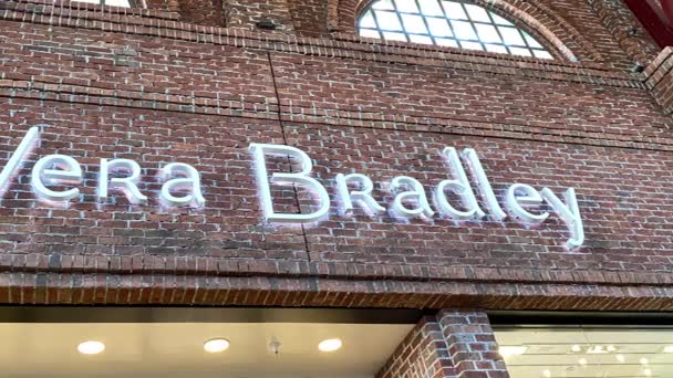 Orlando Usa Lutego 2020 Panning Right Terior Vera Bradley Store — Wideo stockowe