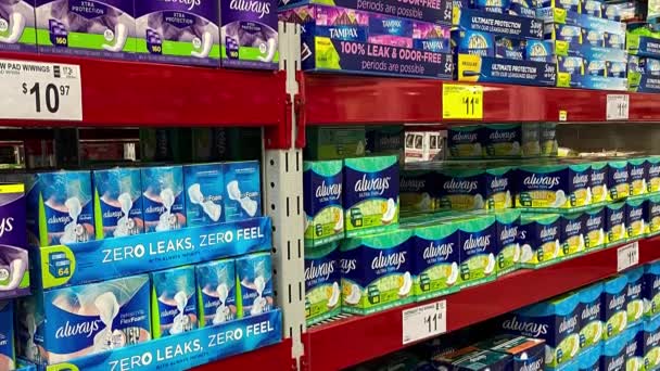 Orlando Usa Február 2020 Panning Tampon Always Feminine Hygiene Display — Stock videók