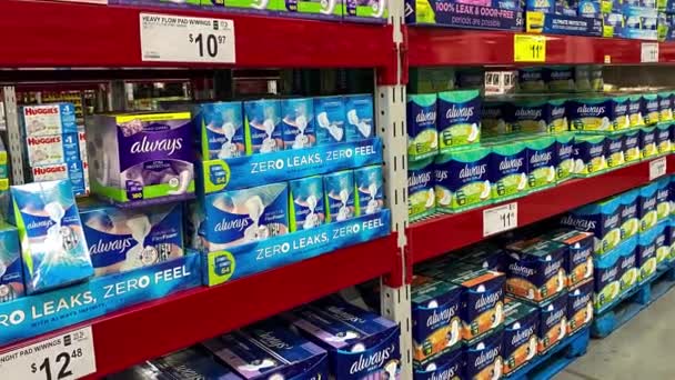 Orlando Usa February 2020 Zooming Tampon Always Feminine Hygiene Display — Αρχείο Βίντεο