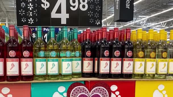 Orlando Eua Fevereiro 2020 Panning Cases Barefoot Wine Walmart Store — Vídeo de Stock