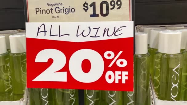 Orlando Usa February 2020 Panning Right Wine Sale Sign Retail — Stock Video