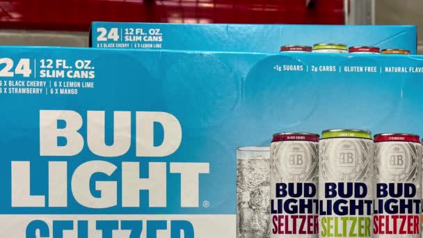 Orlando Usa Stycznia 2020 Panning Skrzynce Napojów Alkoholowych Bud Light — Wideo stockowe