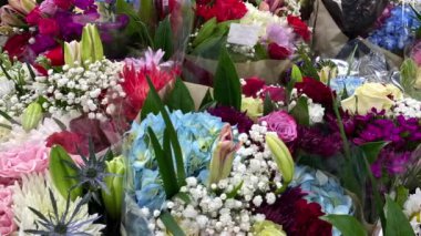 Panning left on bouquets of flowers at a grocery store in Orlando, Florida.