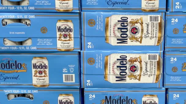 Orlando Usa July 2021 Panning Left Cases Modelo Beer Sams — Stock Video