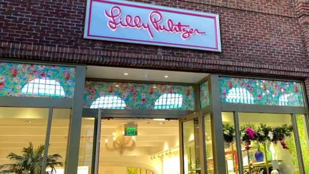 Orlando Usa February 2020 Panning Lilly Pulitzer Sign Retail Store — Stock Video