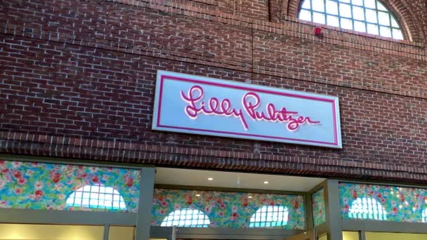 Orlando Usa February 2020 Panning Left Lilly Pulitzer Sign Retail — Stock Video