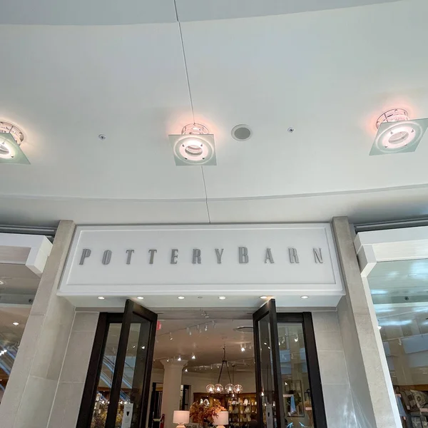 Orlando Usa September 2021 Exterior Sign Pottery Barn Retail Store — Stock Photo, Image