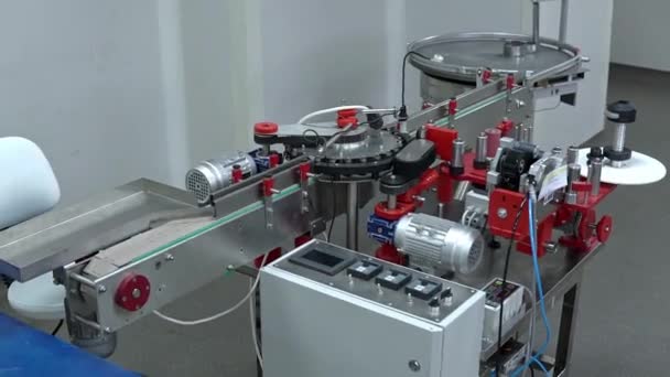 Máquina parada para a produção de vacinas. — Vídeo de Stock