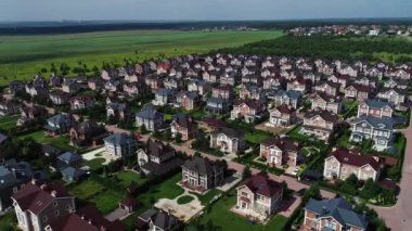 Banliyö gayrimenkul hava aracı görüntüsü.