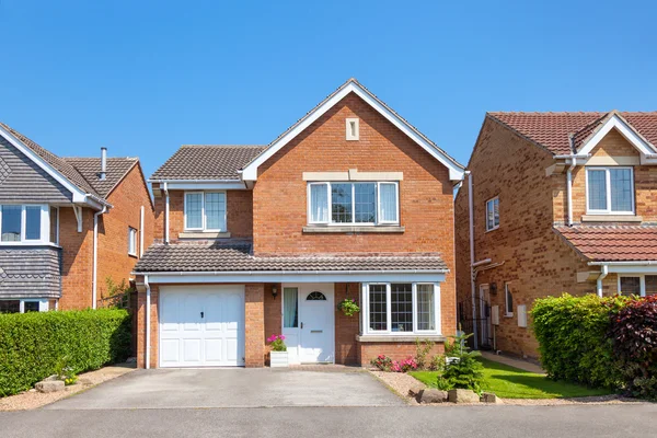 Front of english detached house — Stock Photo, Image