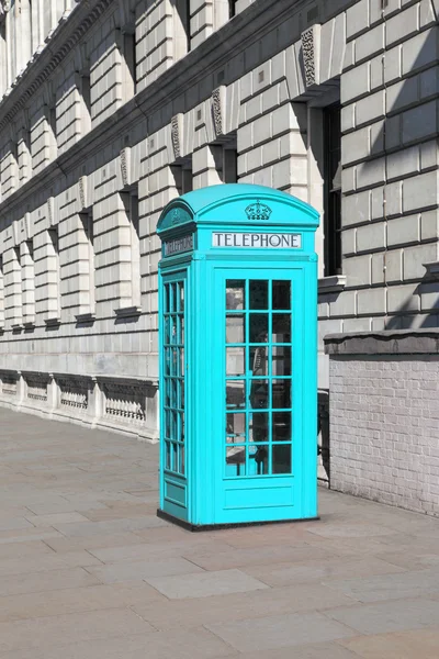 Cabine téléphonique bleue à Londres — Photo