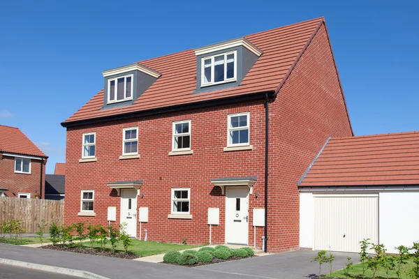 kırmızı tuğla ev