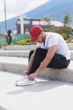 Parkta egzersiz yapmaya hazırlanıyorum..