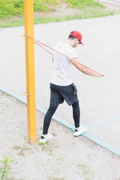 Jovem Fazendo Diferentes Exercícios Aquecimento Cardio Parque — Fotografia de Stock