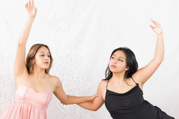 Jeune Femme Pratiquant Des Pas Danse Pour Développer Son Talent — Photo