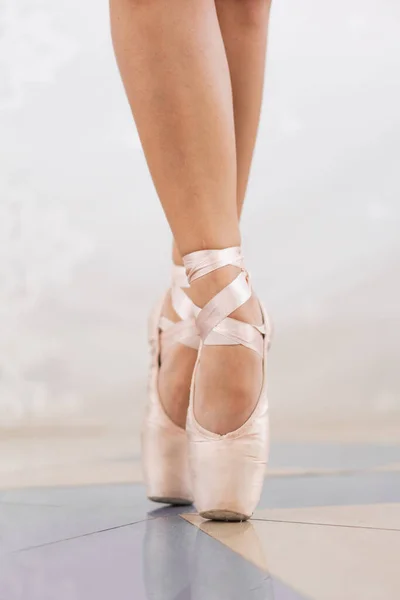 Young Woman Performing Ballet Steps Right Shoes Perform Different Ballet — Stock Photo, Image