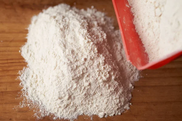 Man Empties Portion Flour Wooden Table — Stock Photo, Image