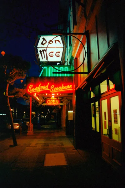 Victoria, BC, Kanada - 3 Nisan 2021 Fisgard Caddesi, Victoria Çin Mahallesi