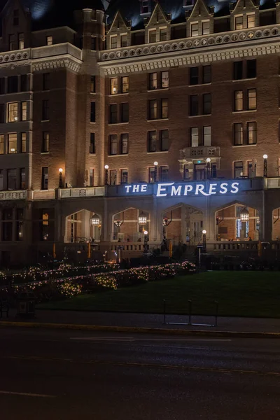 Victoria, BC, Kanada - 3 Nisan 2021 Gece İmparatoriçe Oteli