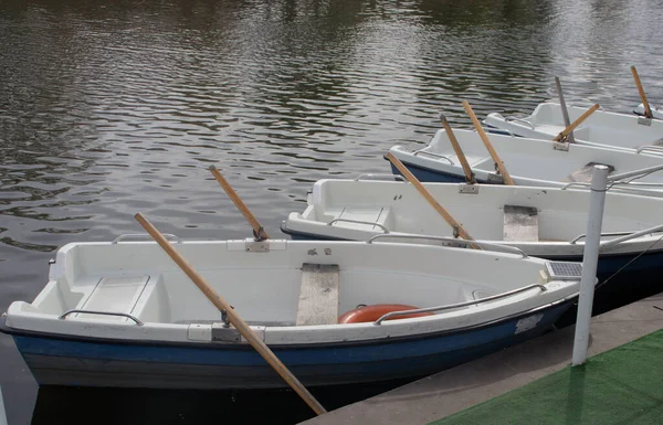 Station Bateau Sur Une Rivière Près Parc Jetée — Photo