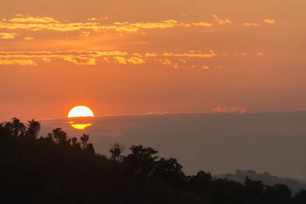 Восход солнца утром — стоковое фото
