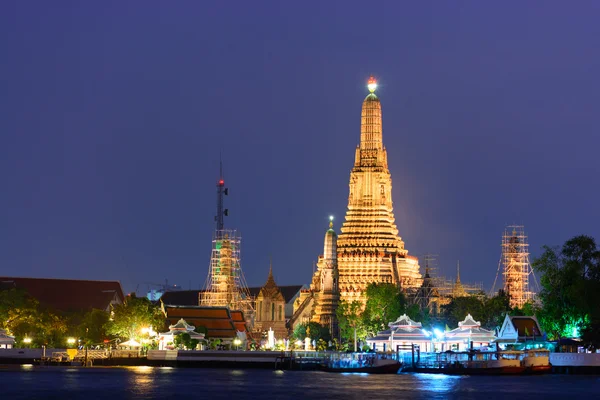 Wat Arun Ratchawararam Ratchawaramahawihan lub Wat Arun (Świątynny jutrzenkowy), Bangkok, Tajlandia — Zdjęcie stockowe