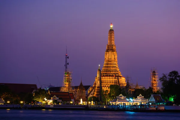 Wat Arun Ratchawararam Ratchawaramahawihan lub Wat Arun (Świątynny jutrzenkowy), Bangkok, Tajlandia — Zdjęcie stockowe