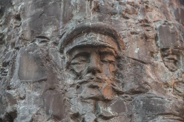 Ljubljana, Slovenya, Ekim 2020: Sloven asker ve hemşirelerin 1912-1918 yılları arasında resmedildiği bronz yardım heykeli. Yazan Janez Boljka