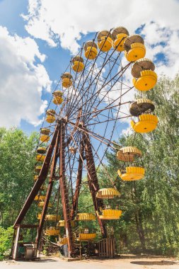 Pripyat Ukrayna 'da terk edilmiş paslı dönme dolap.