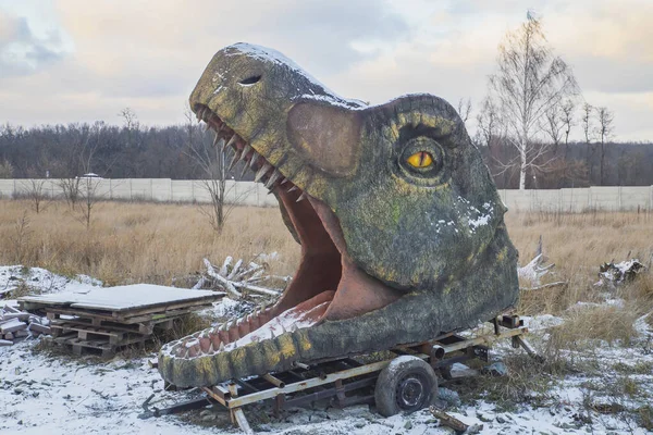 Bila Tserkva Ucrania Enero 2020 Cabeza Enorme Abandonada Dinosaurio Decorativo — Foto de Stock