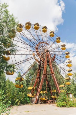 Pripyat Ukrayna 'da terk edilmiş paslı dönme dolap.