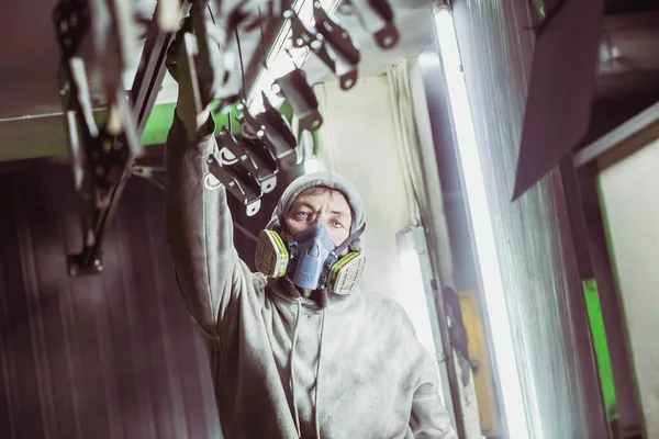 Bila Tserkva Ukraine March 2021 Worker Hangs Parts Painting Factory — Stock Photo, Image