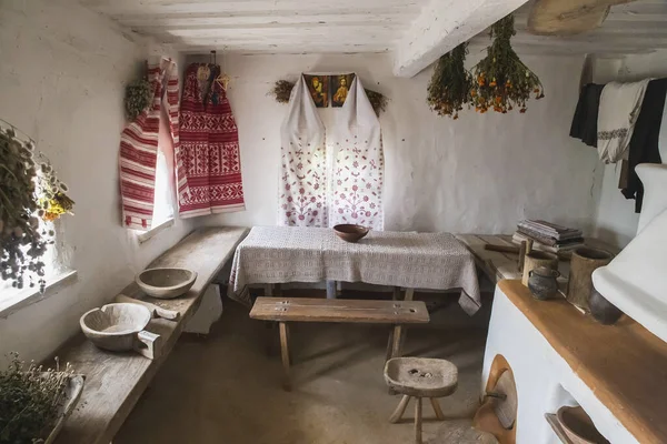 Antik Ukrayna evi. İç ve ev eşyaları
