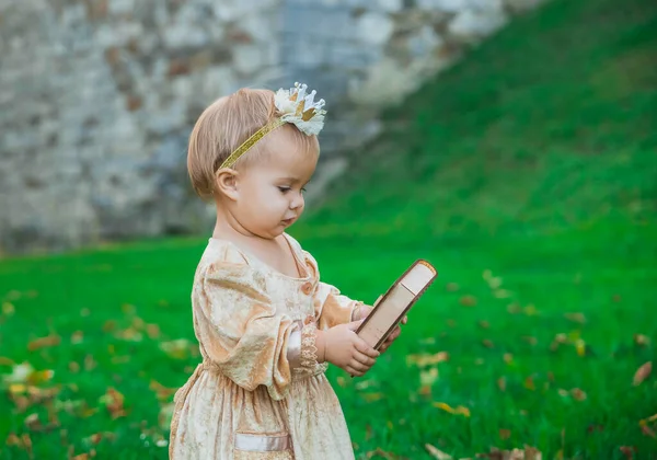 Charming Baby Princess Costume Crown Head Carries Wooden Box — Stock Photo, Image