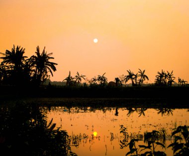 Lakeside 'da günbatımı manzarası